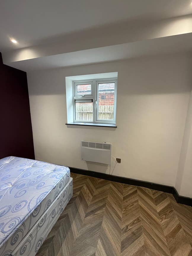 Spacious En-suite studio Universal Credit accepted Main Photo