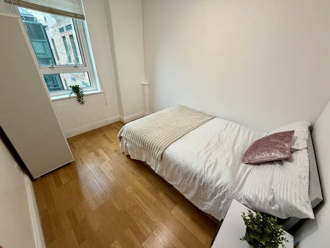 Newly furbished rooms - Bills included Main Photo