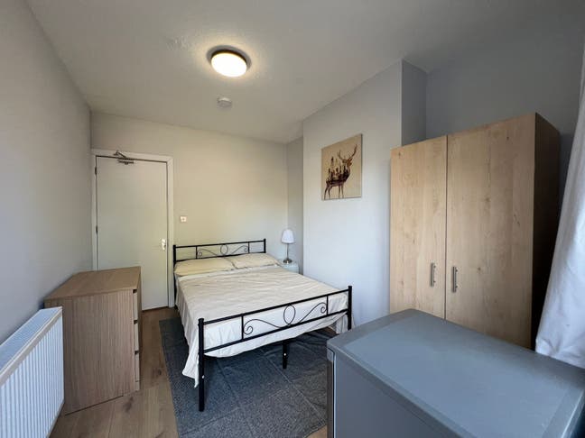 Lovely Near refurbished House All Bills Included  Main Photo