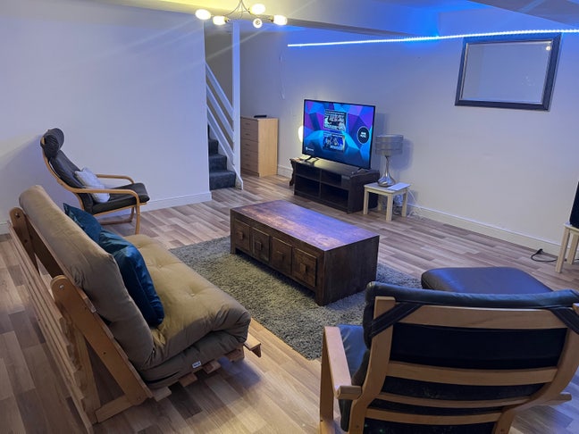 Great share £630 or £595 per room all in !ML3 0NH  Main Photo