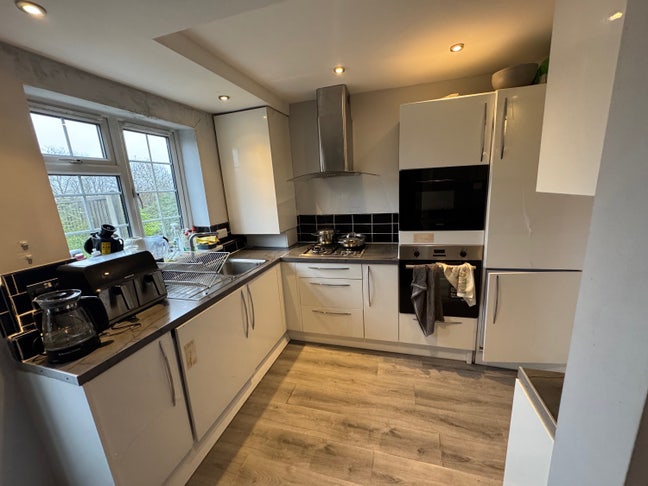 Newly refurbished home near the town centre Main Photo