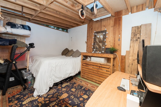 Private cabin with sauna in garden. Main Photo