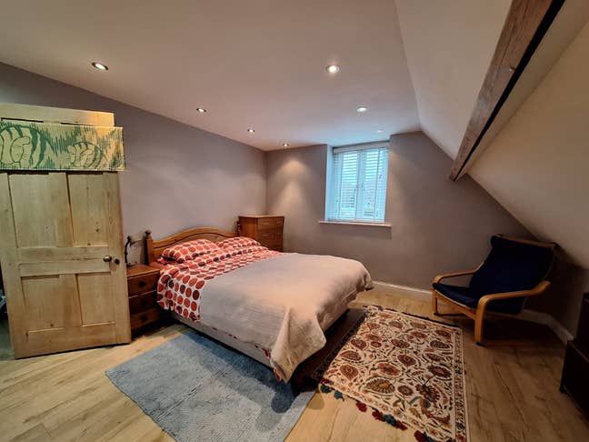 Very Large Double Room - Fully Furnished Main Photo