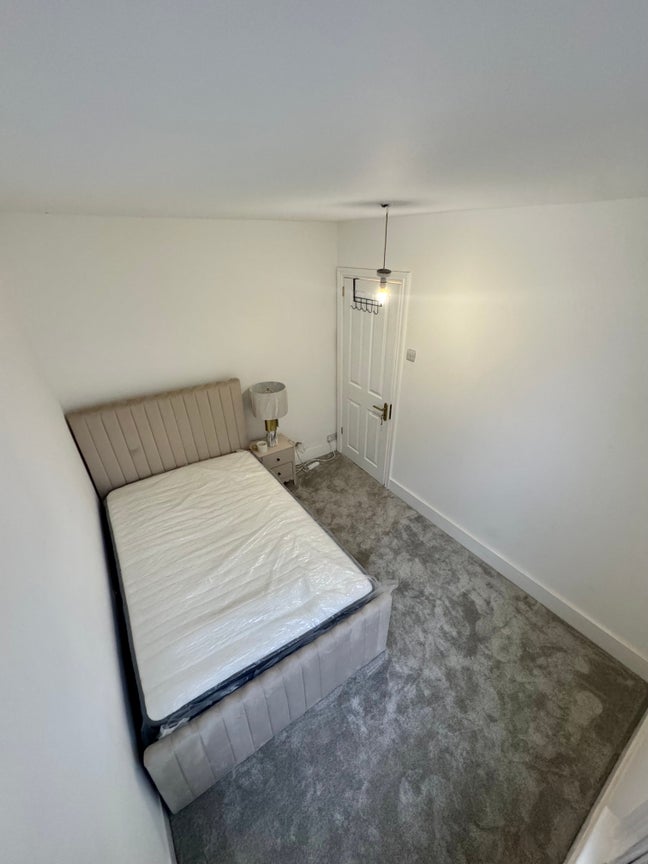 Cheap Double Room in Lovely Home  Main Photo