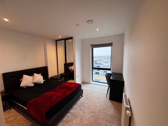 Modern flat 2 min from Ilford Station Main Photo