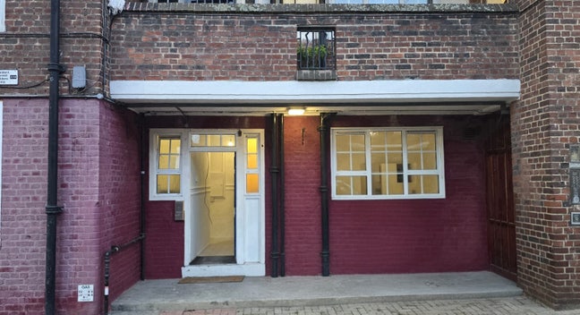 Newly Renovated 4 Rooms to Let- great location Main Photo