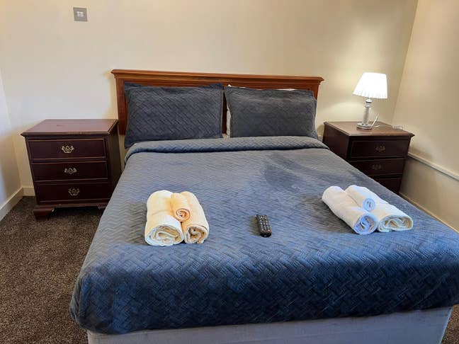 En-suite Double Room in Isleworth Hotel • £750/mon Main Photo
