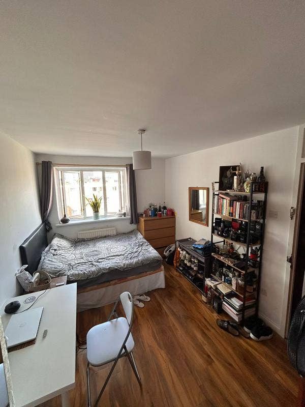 Spacious Double in a Friendly Home! All Bills Incl Main Photo