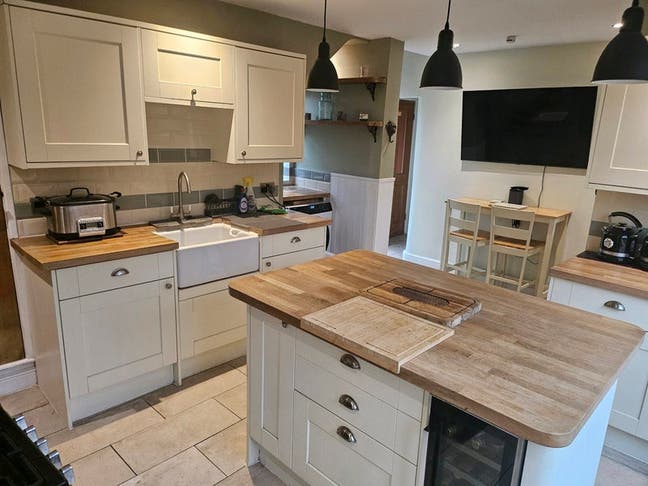 Double Bedroom plus your own Private Lounge & TV Main Photo