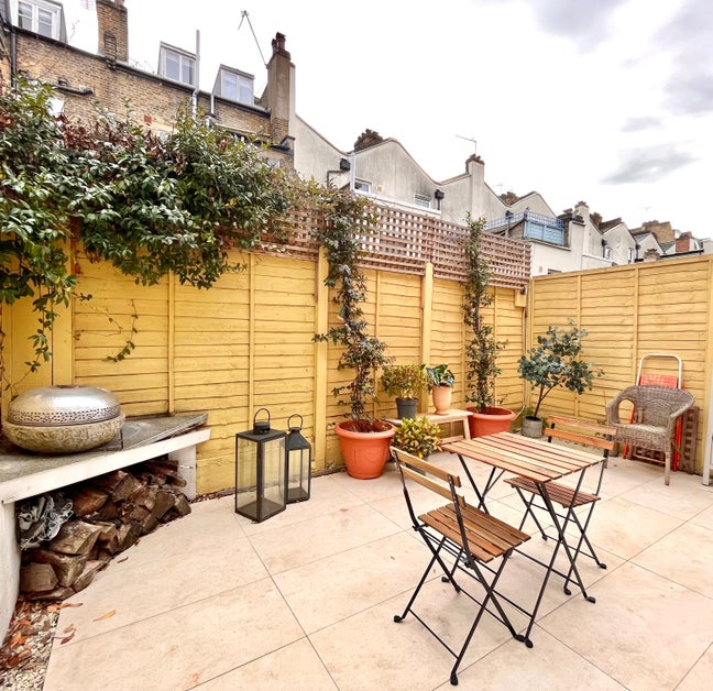 Stylish 2-Bedroom Garden Flat in Trendy West Ken Main Photo