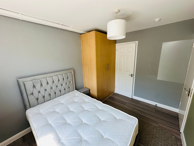 En-Suite Double Bedroom in Elm Park, Hornchurch Main Photo