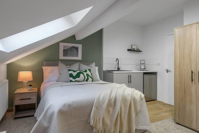  🏡 Stylish Double En-Suite Room in Prime Greater  Main Photo