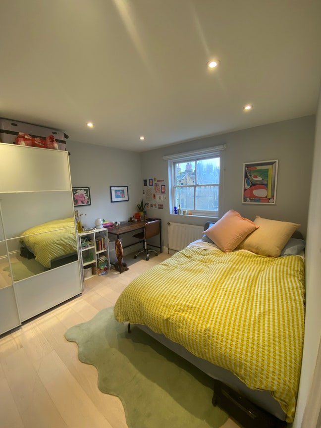 Room Available in Townhouse in Hackney Main Photo