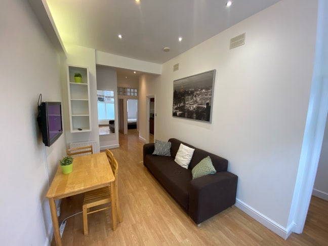 Amazing 3 Bedroom Apartment in Camden Main Photo