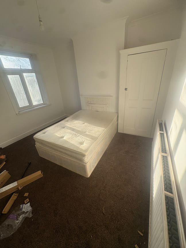 Furnished Double Room IG1 4TT Main Photo