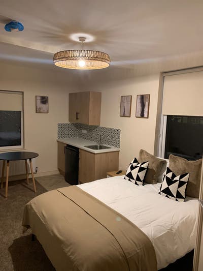 Luxurious Brand New En Suite Rooms With Kitchenett Main Photo