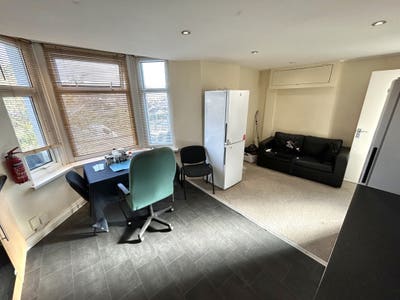 Five Bedroom Student House Share Main Photo