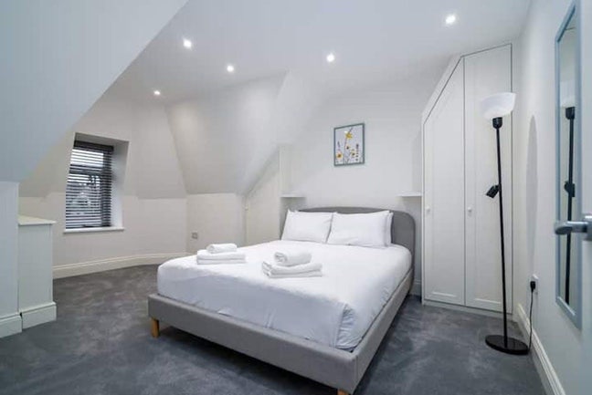 Bright King-Sized Ensuite Room in Chiswick  Main Photo