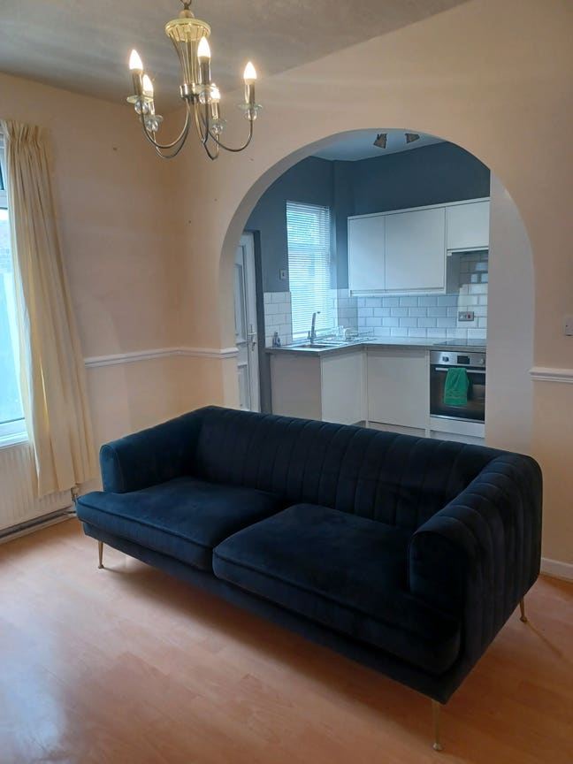 Female only 4-Bedroom House Share Main Photo