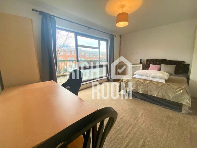 Bright & Spacious Double Room • Prime Dalston N16 Main Photo