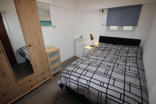 Fantastic Room To Rent Close To Nestle Main Photo