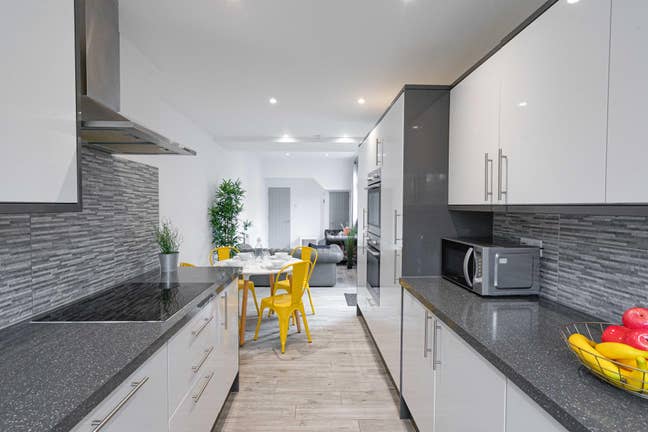 Large Double Bedrooms Newly Furnished In Southsea Main Photo