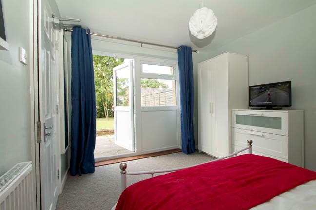 Furnished Double Room with Garden Access Main Photo