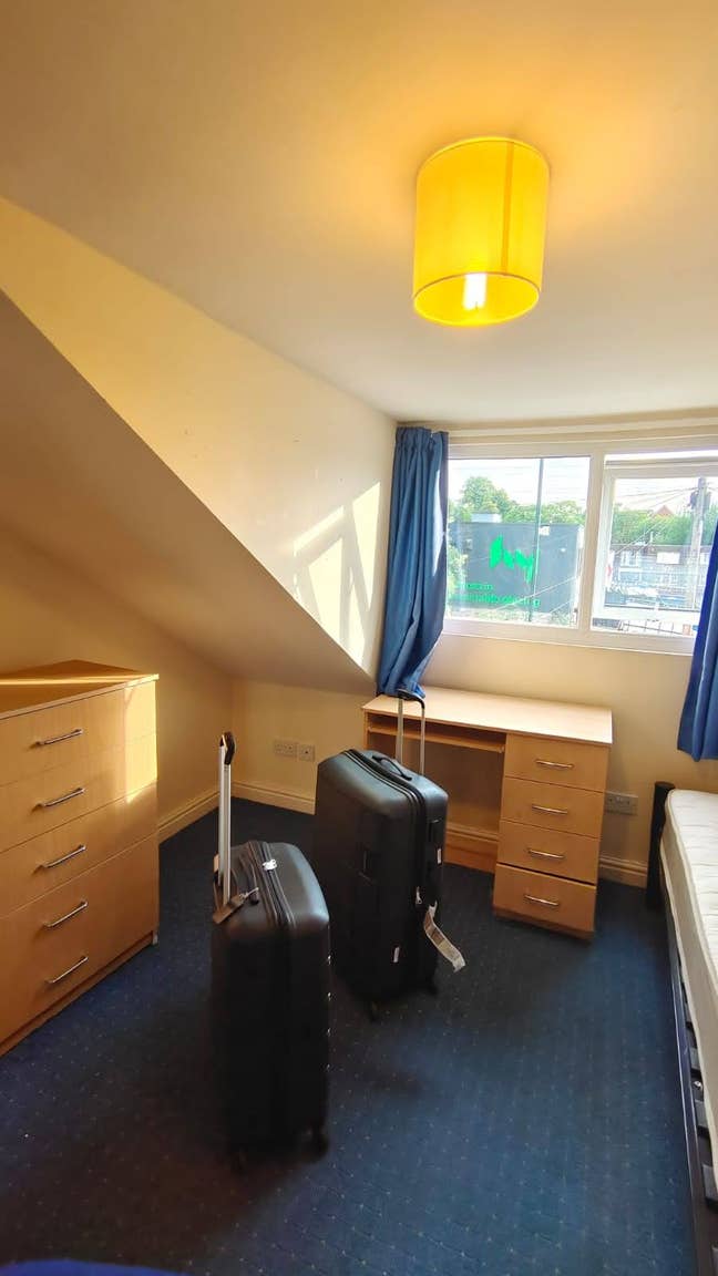 5 Mins to Station | Spacious Sunny Room | Near UoB Main Photo