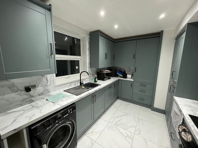 4 Bed house in Morden Main Photo