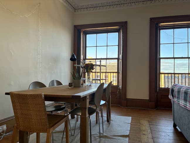 Large central Top floor flat  Main Photo