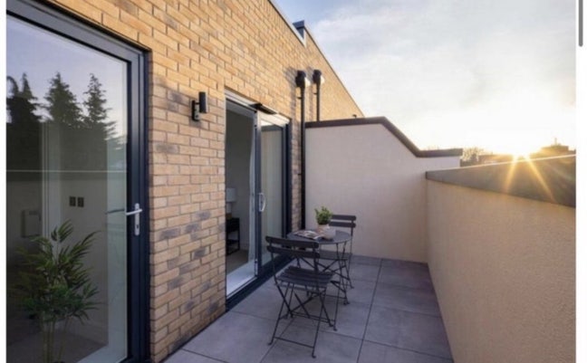 A Room + Office available  Main Photo