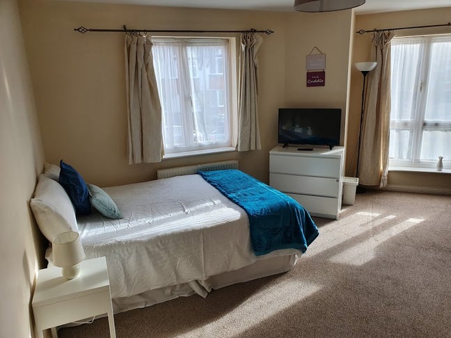 Large Furnished Double Room Near Elizabeth Line Main Photo