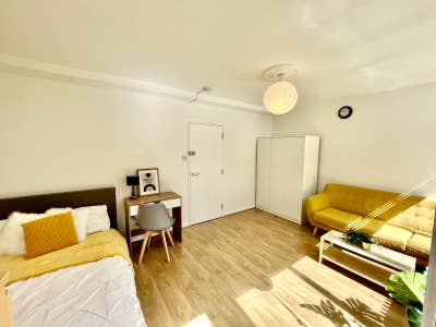 2 Stylish Rooms in Primrose Hill Main Photo