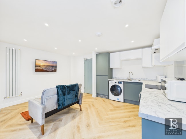 ✨ New House!! - Maidenhead with Driveway Parking ✨ Main Photo