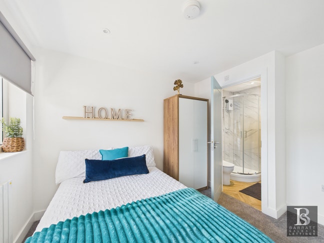 ✨ 2 Rooms Left- Maidenhead with Driveway Parking ✨ Main Photo