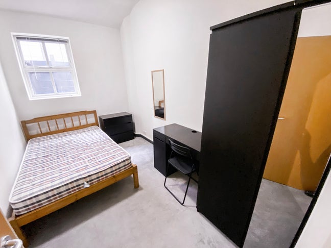 Double Room available in shared student property Main Photo