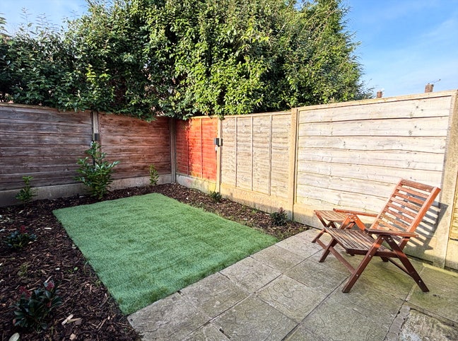 Studio-Style Ensuite + Private Garden Main Photo