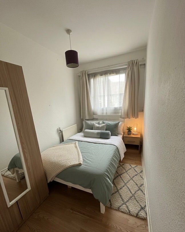 Amazing Double Bed! 5 Mins from Station!  Main Photo