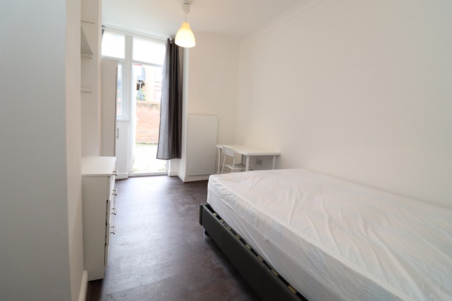 Beautiful Room with Private Garden!  Main Photo