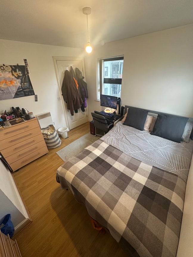 Bright double room with canal views! Main Photo
