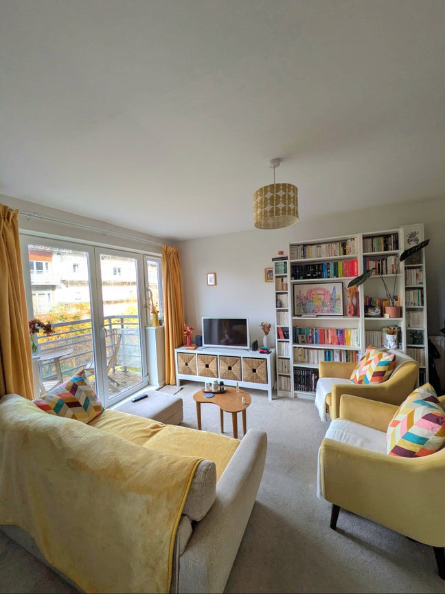 2 Bedroom Flat - 12mth Sublet - All Bills Incl. Main Photo