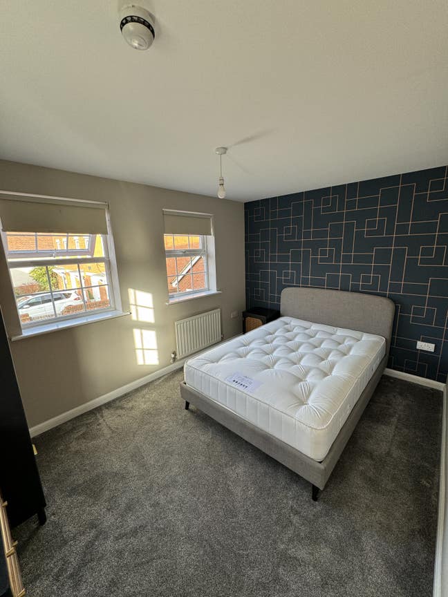 Double Room - Available 5th Jan Main Photo