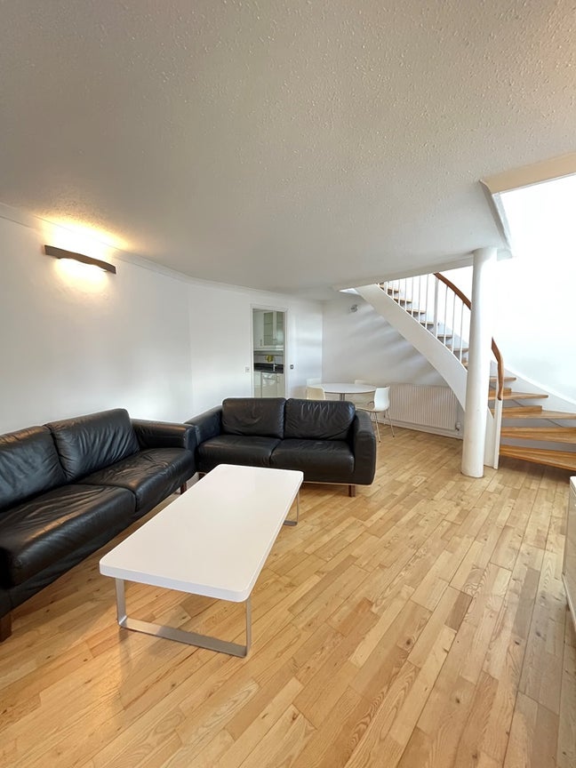 2 Bed Terraced House Main Photo