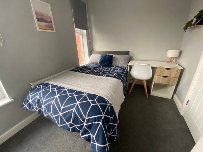 Modern Ensuite Room - Move in Jan Main Photo