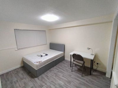 Double room is available for rent in - G21 1NE Main Photo