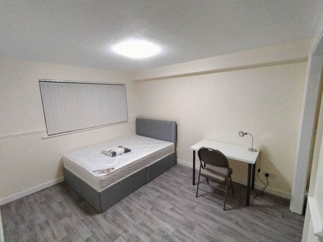 Double room is available for rent in - G21 1NE Main Photo