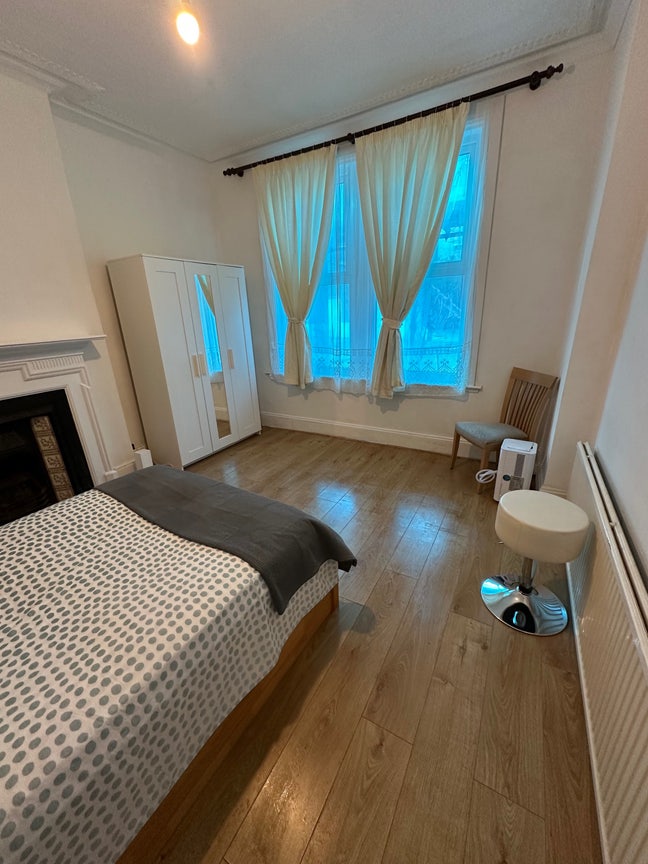 Victorian Garden House 🏠  Main Photo