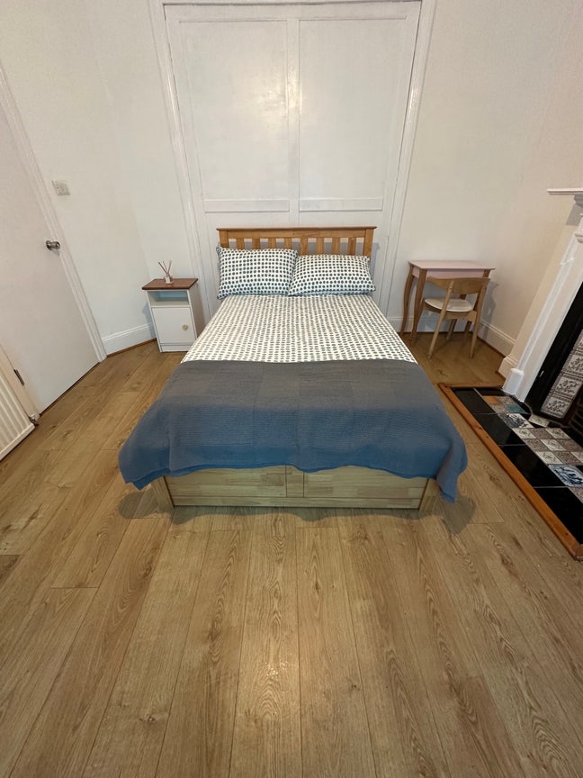 Victorian Garden House 🏠  Main Photo