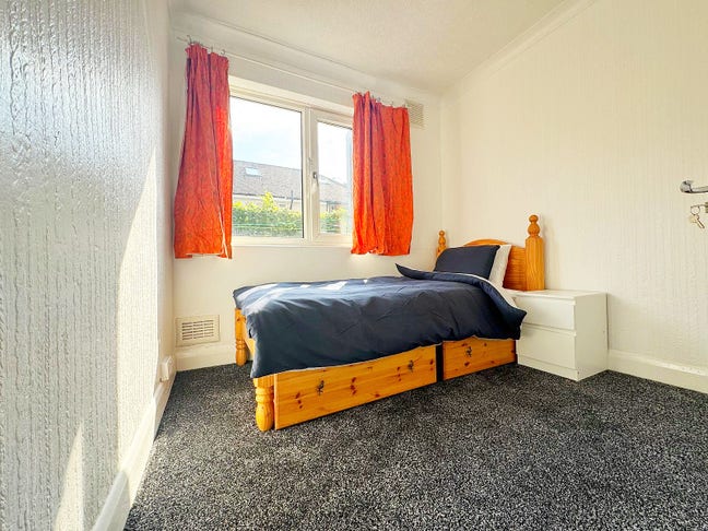 Newly Redecorated Rooms in Canning Town Main Photo