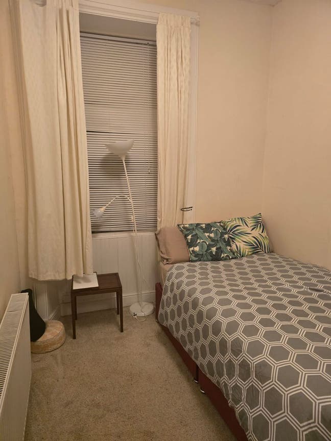 Stylish Room in Paisley Main Photo